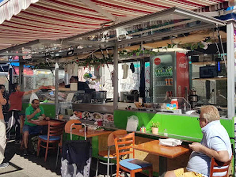 Ashraf-König der Bohnen, Falafel und Fatteh