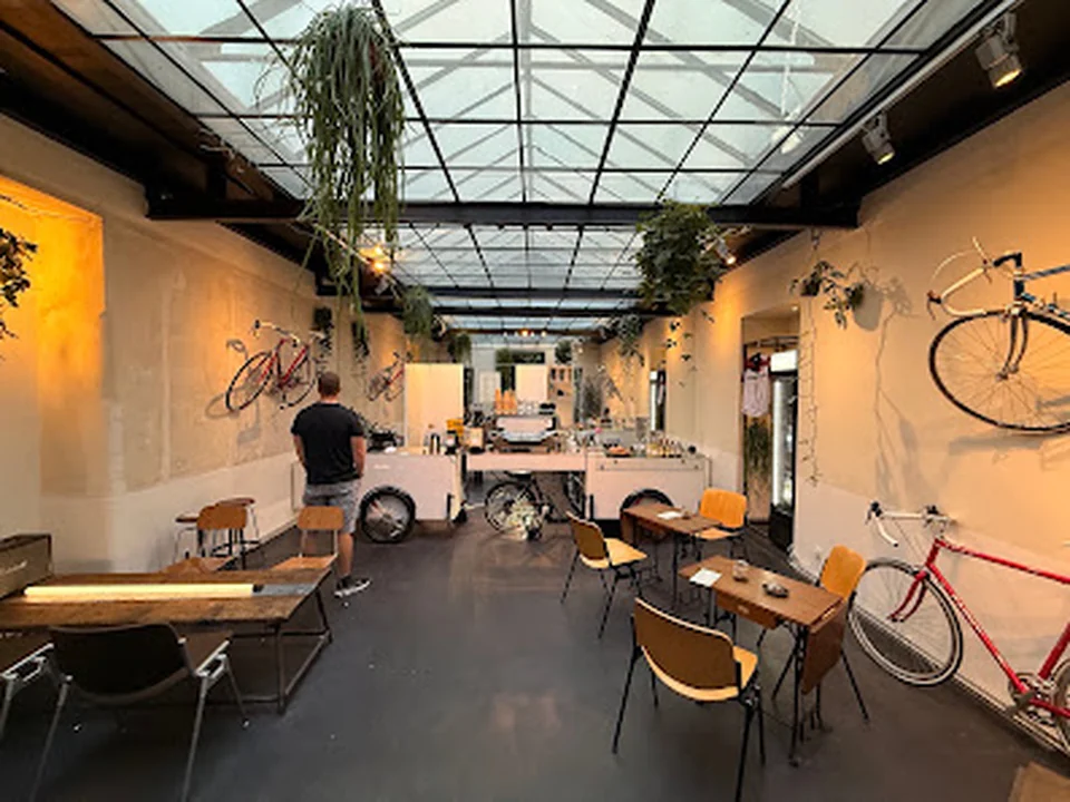 CAFE GLAS