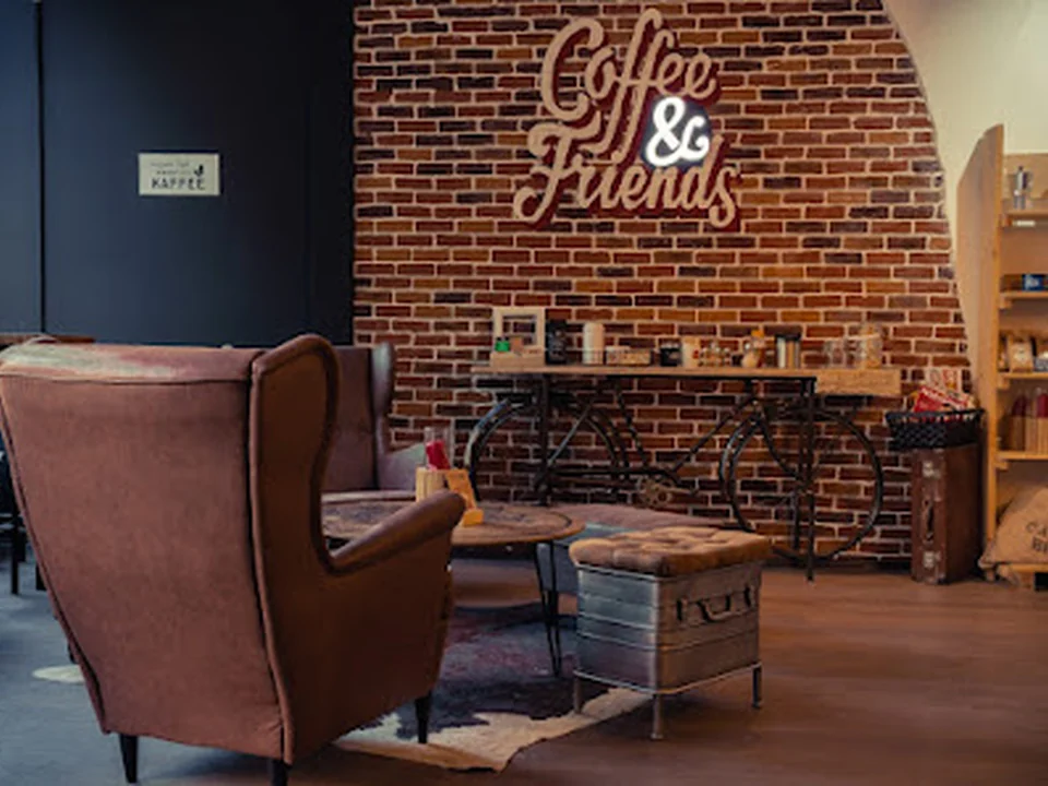 Coffee & Friends