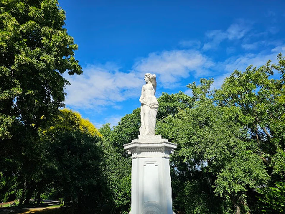 Donauweibchen-Brunnen