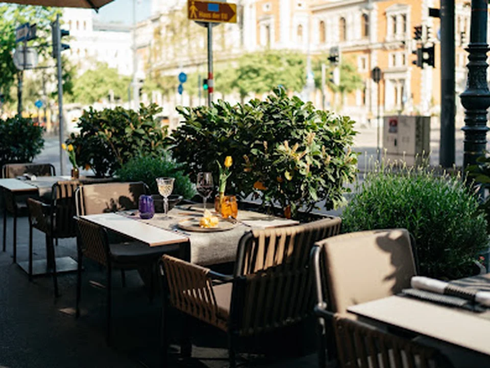 ÉMILE Restaurant and Bar