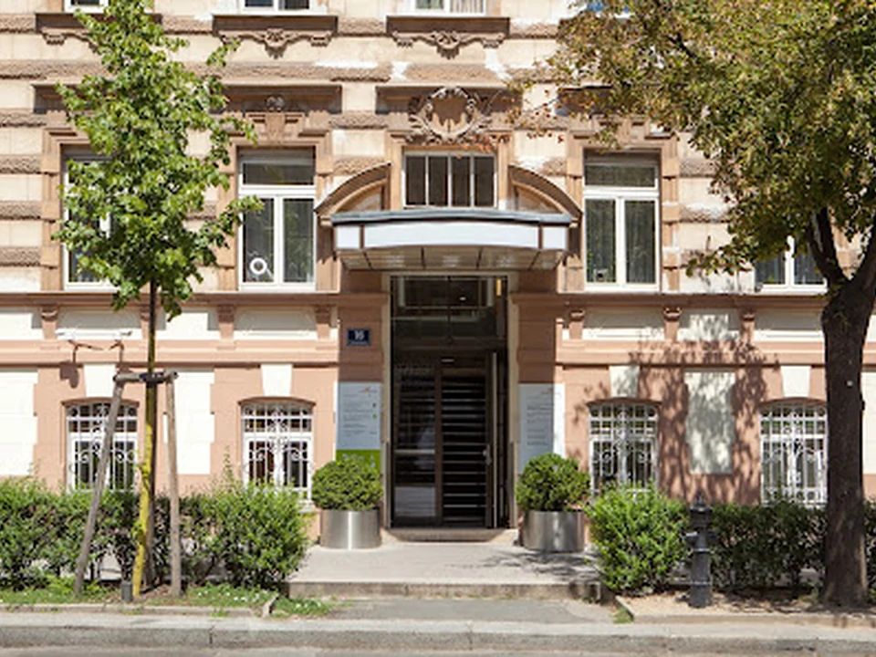 Golden cross BetriebsgmbH private clinic