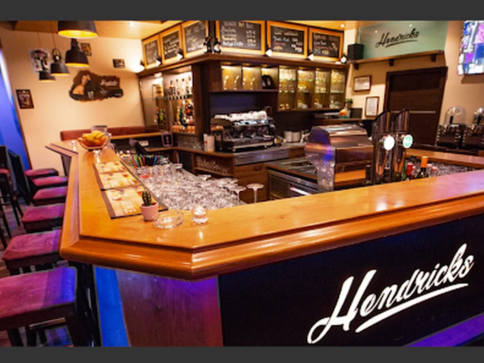 Hendricks - Café und Sportsbar im Bahnhof Praterstern Wien