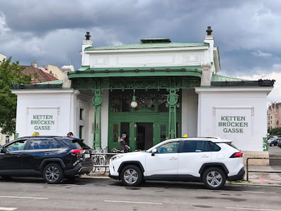 Kettenbrückengasse flea market