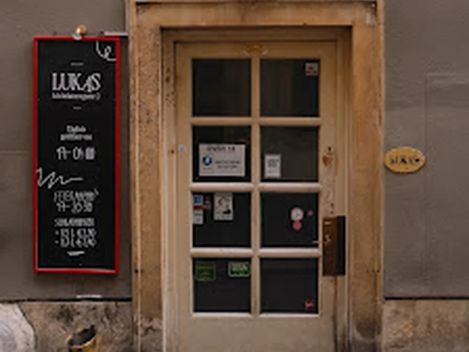 Lukas Bar