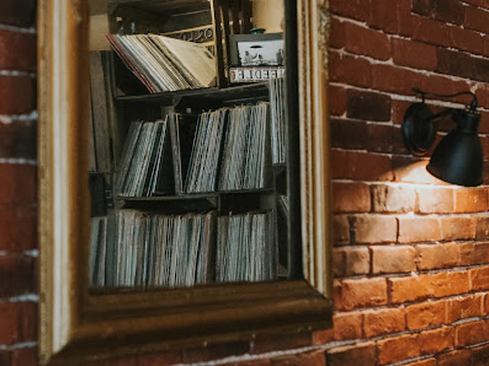 Needle Vinyl Bar