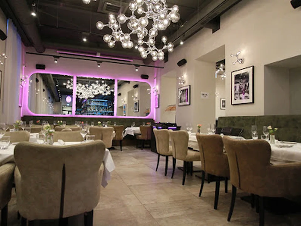 Retro - Cafè, Bar, Restaurant, Grill