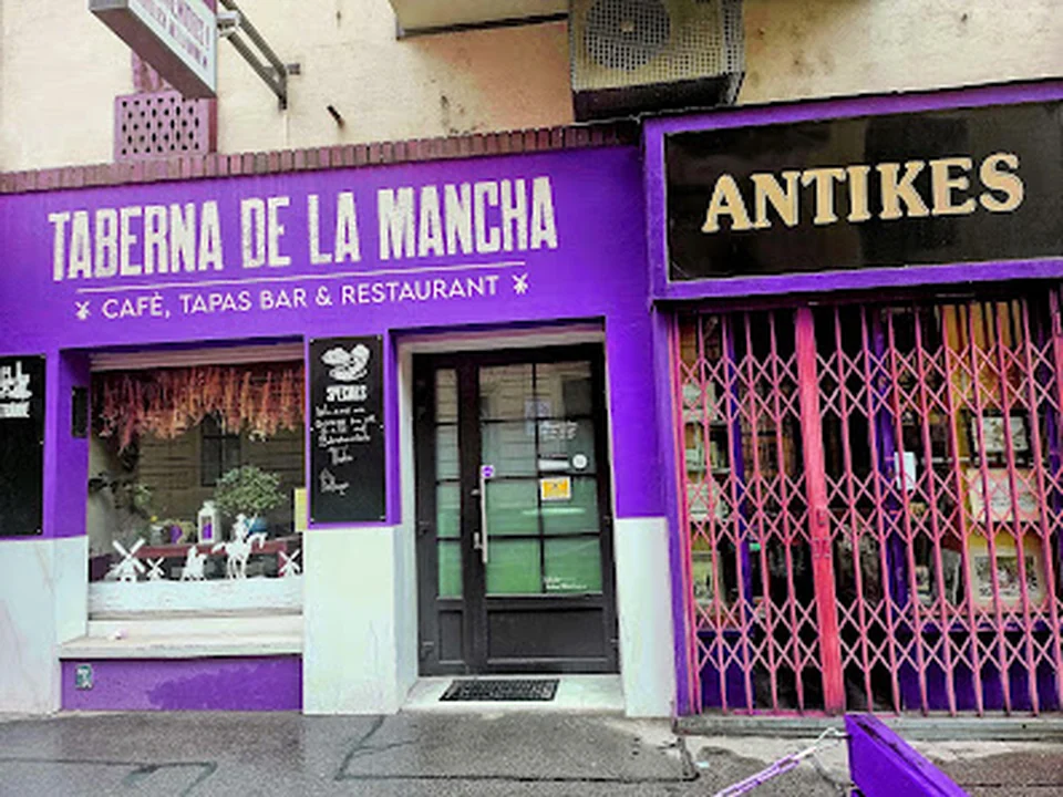 TABERNA DE LA MANCHA * CAFE, TAPAS BAR & RESTAURANT *