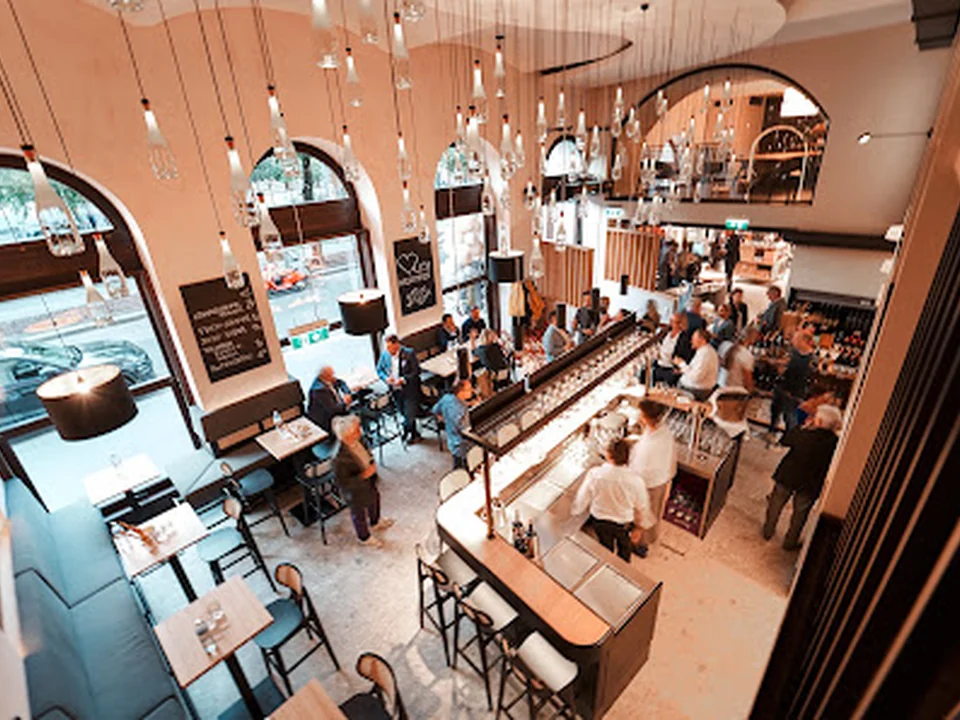WEIN & CO Wien Schottentor – Weinbar & Shop