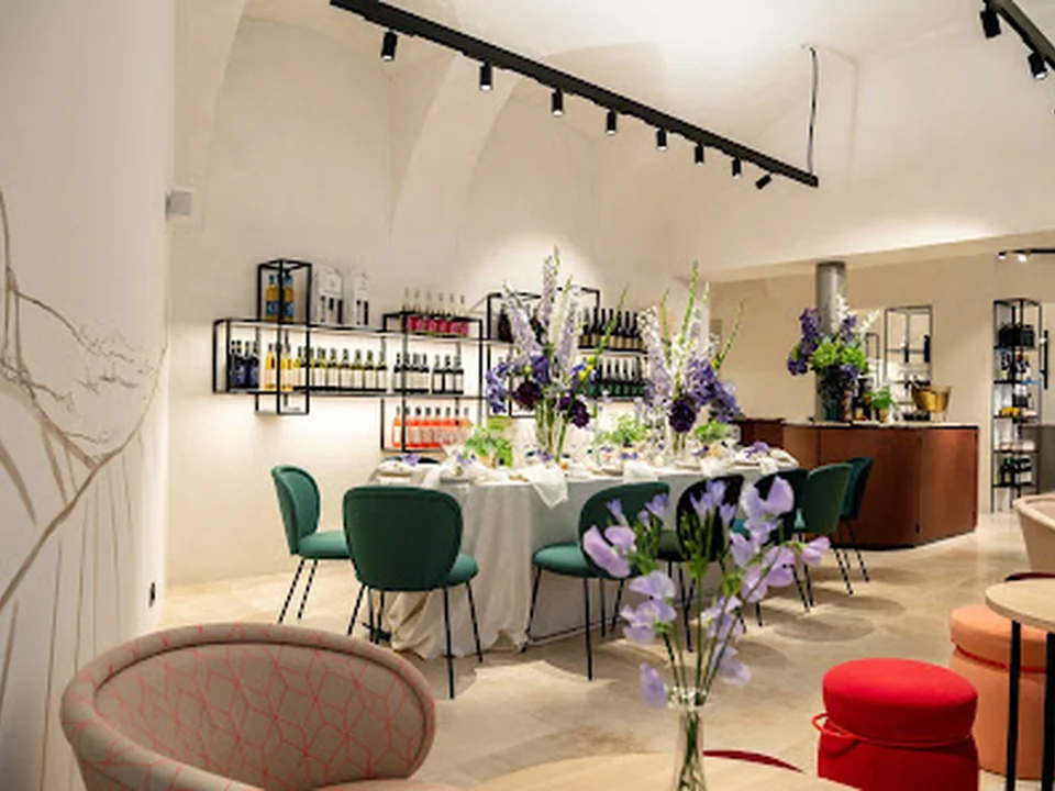 Weingut Liechtenstein im Gartenpalais - Weinbar Mi-Sa 12-22 Uhr
