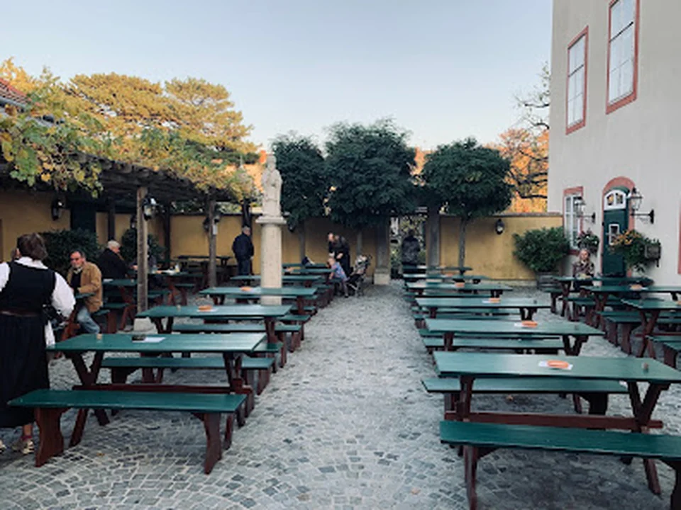 Wine Tavern St. Peter