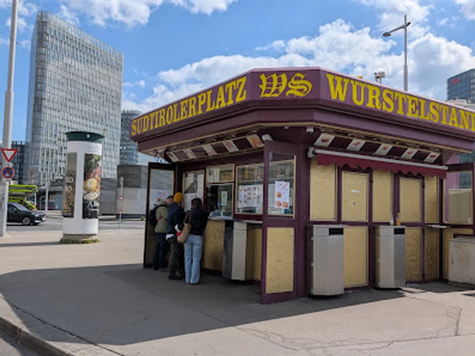 Würstelstand am Südtiroler Platz