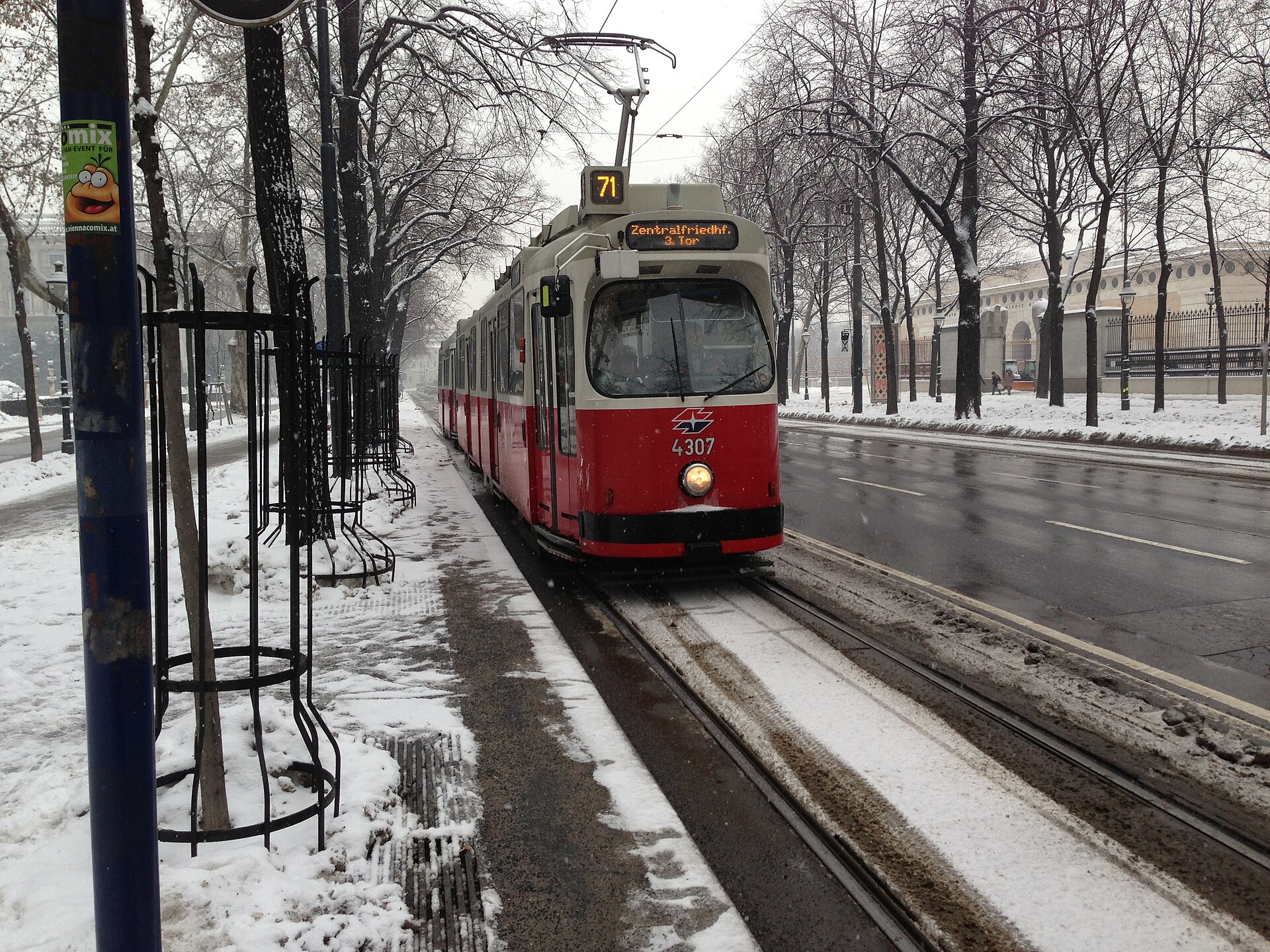 Tranvía de Viena circulando por la Ringstraße