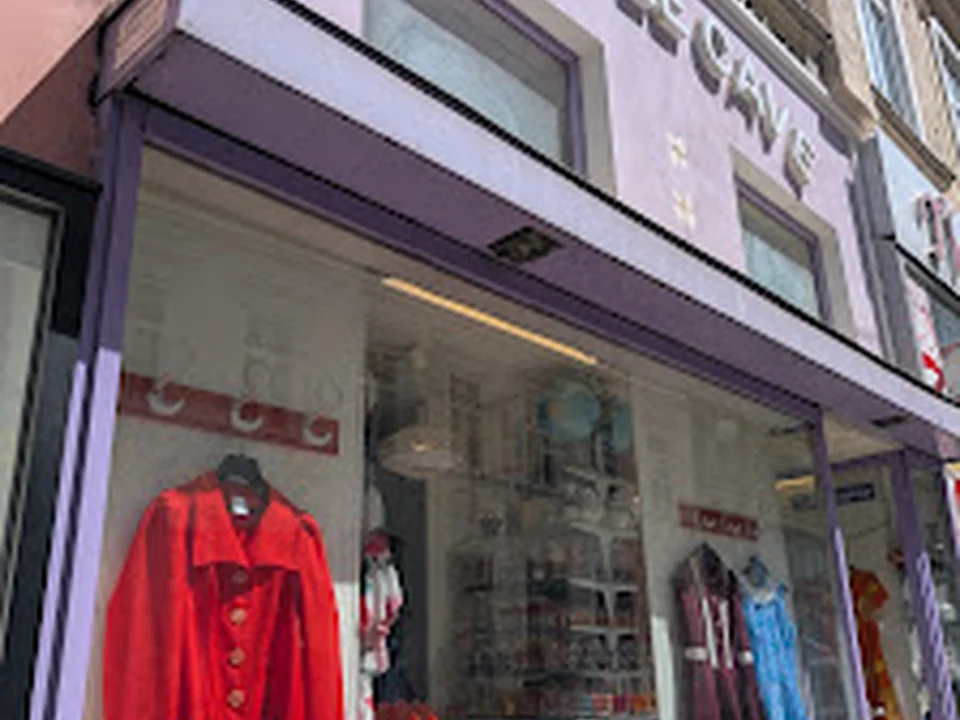 Purple Cave Vintage Fashion, Vienna