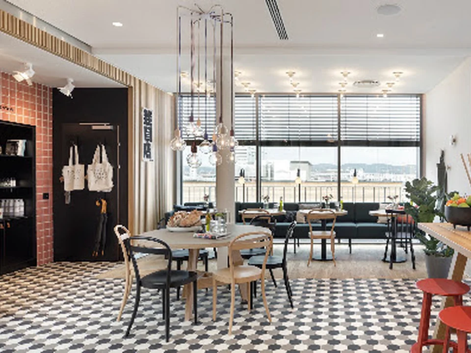 The Living Kitchen: Rooftop Restaurant and Bar by Zoku Vienna