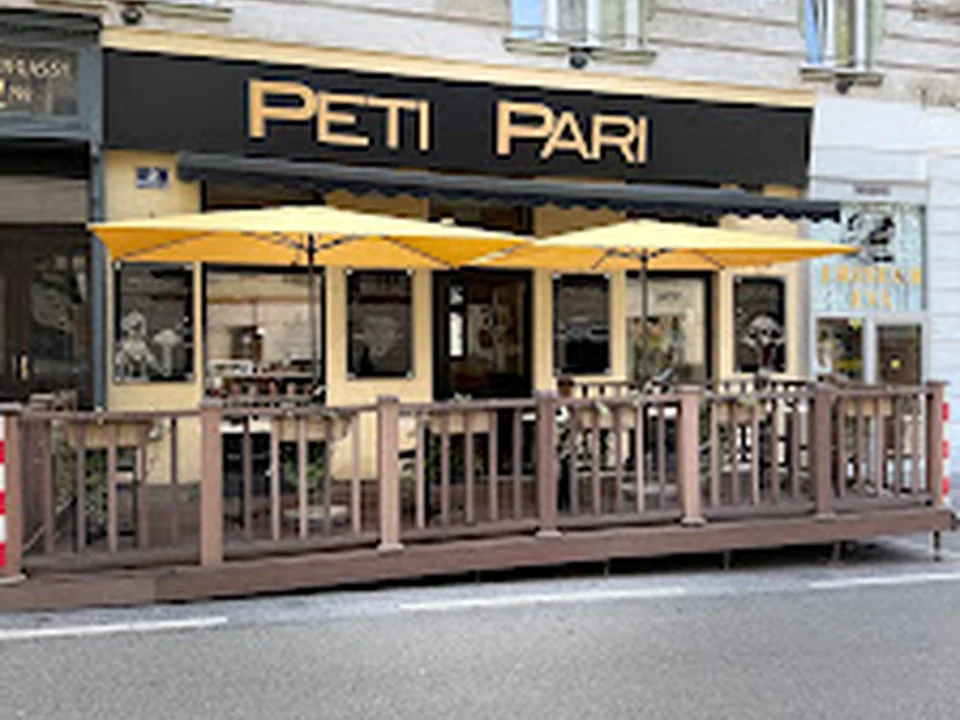 Peti Pari, Vienna
