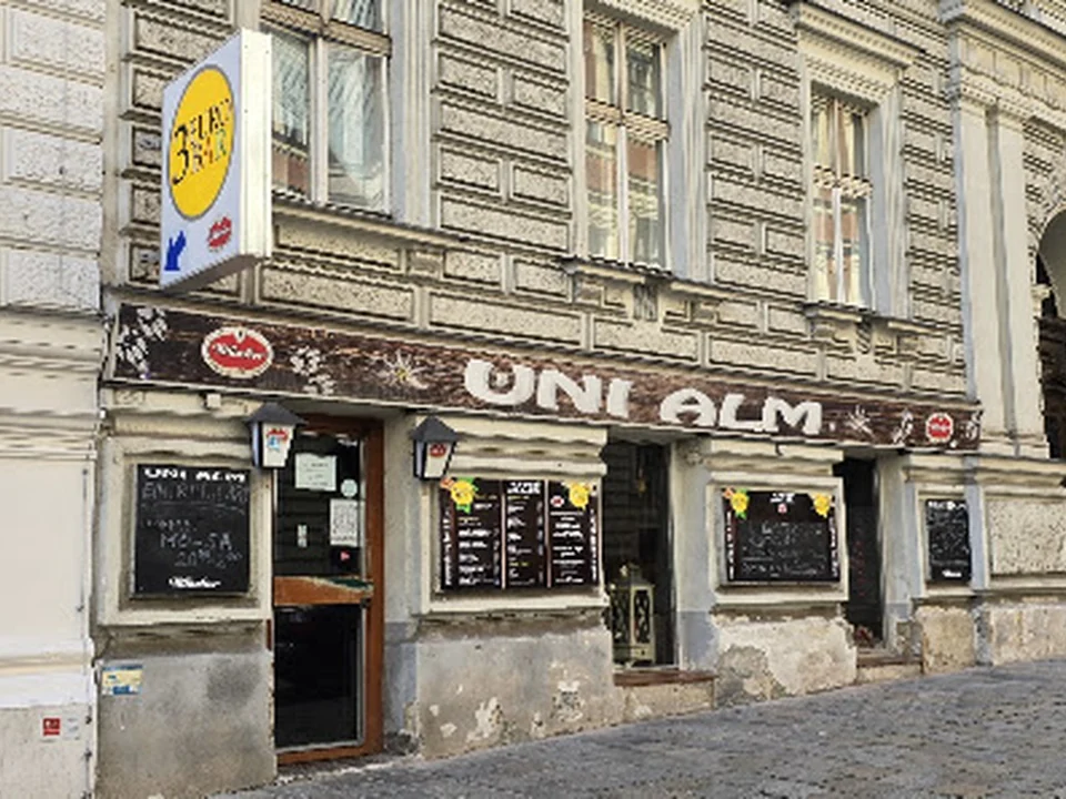 Uni Alm - The 3 Euro Bar, Vienna